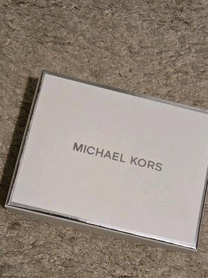 Michael Kors jewelry box like new