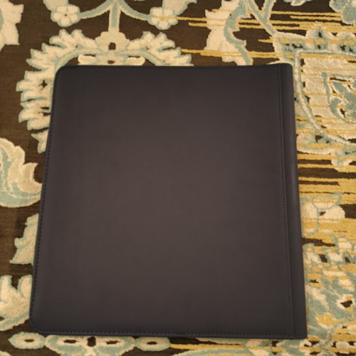 Big Sleeve Binder with 480 Pockets and Zipper, Like New