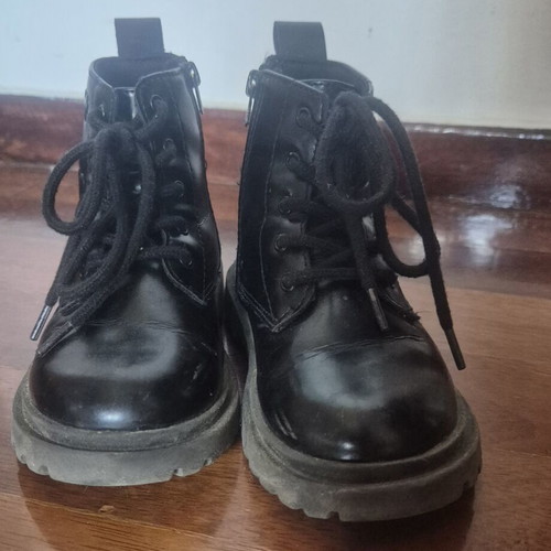 Boots size 26 like new, black
