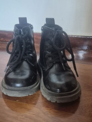 Μποτάκια νούμερο 26 σαν καινούργια, μαύρα