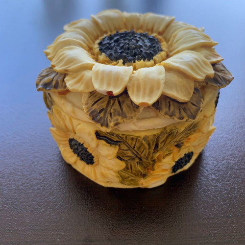 Jewelry box like new with sunflower design
