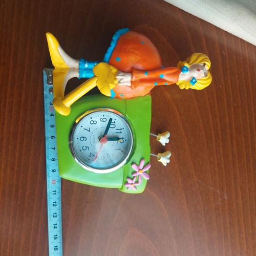 Table clock with female figure used, analog