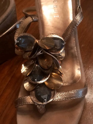 Lola Cruz leather platform shoes size 39 gold with castor heel
