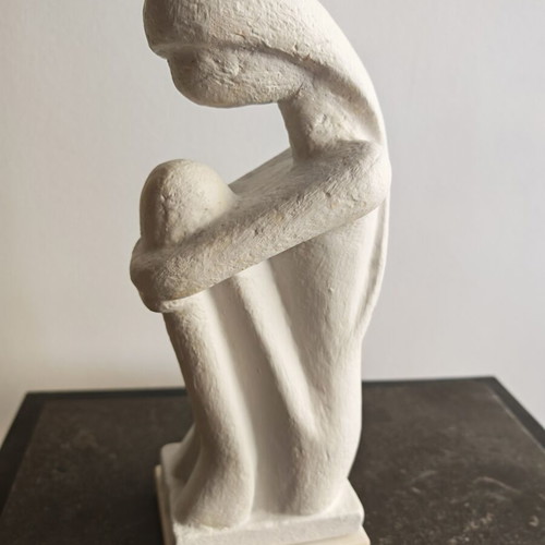 Decorative sculpture like new with marble base, 28 cm tall