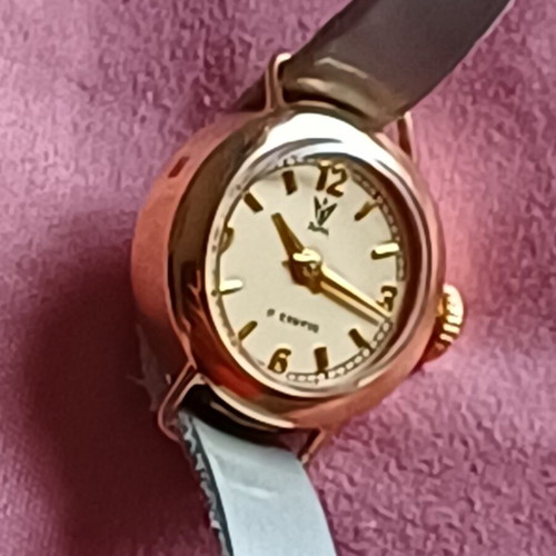 Yashma vintage 14K gold wristwatch, mechanical, women's