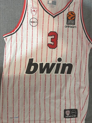 Olympiacos BC Isaiah Canaan signed jersey