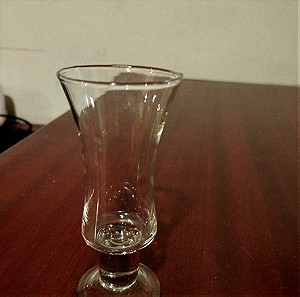 Ένα Vintage ποτηράκι του λικέρ