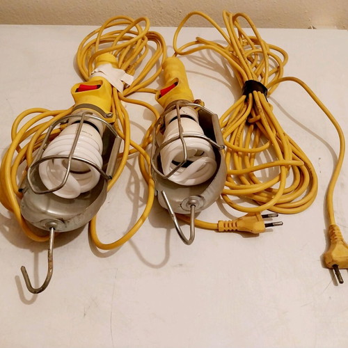 Set of 2 Professional Work Lamps like new, metal construction