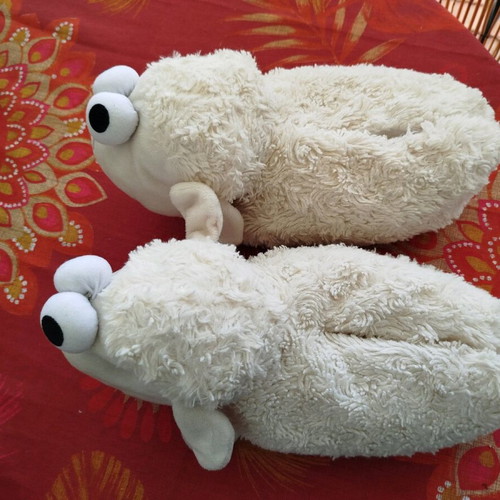Unisex Winter Slippers Shaun the Sheep used, sizes 36-38, white