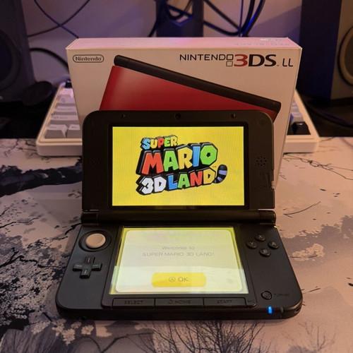 Nintendo 3DS XL червено и черно като нов с кутия и аксесоари