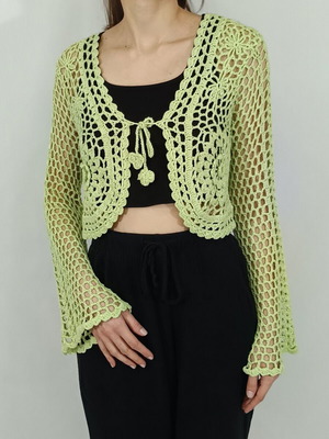 Knitted light green cropped cardigan like new with front tie