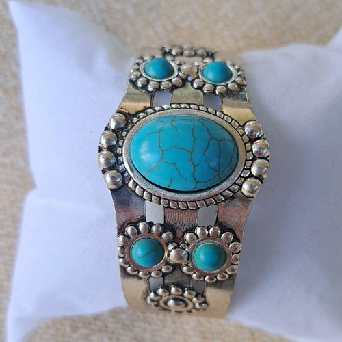 Bracelet cuff like new with turquoise and haolite stones