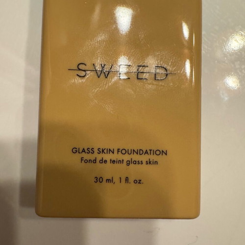 Sweed Beauty Glass Skin Foundation 30 ml like new, shade 07 Medium Light N/W