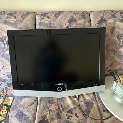Samsung HD TV model le32r51bx used
