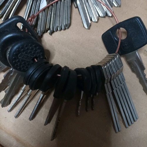 Keys used, pack of over 100 pieces