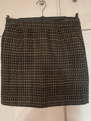 Best Mountain women's winter mini skirt like new, black-gold