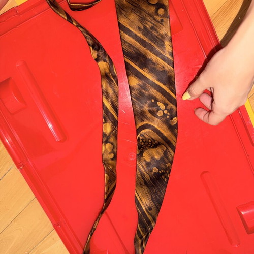 Tie, brown