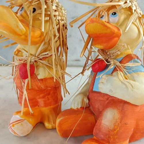 Set of clay decorative ducklings like new