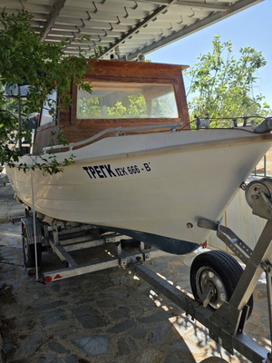 Boat 5 meters with trailer used, includes spare auxiliary engine