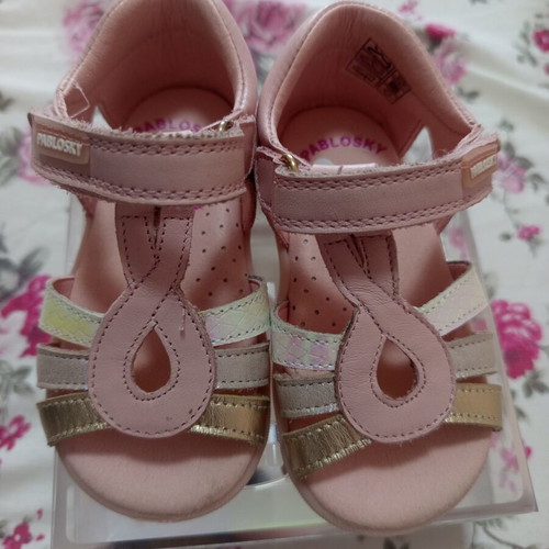 Children's shoes size 17, sandals size 20, white shoes size 21