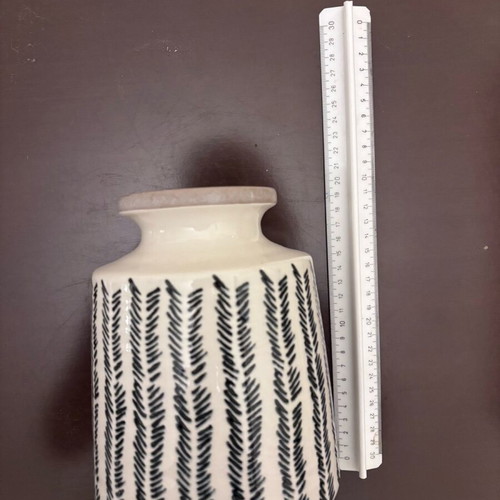Modern ceramic vase set like new with geometric pattern