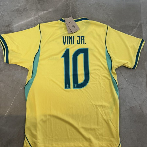 Brazil World Cup 2026 Home Kit Vinicius Large new with tags, yellow