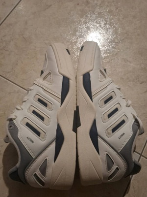 Παπούτσια Adidas αθλητικά νούμερο 43 1/3 ελαφρώς χρησιμοποιημένα, άσπρα
