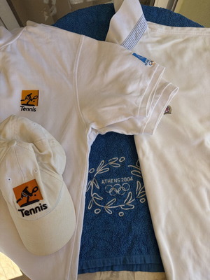 Athens Olympic Games 2004 πετσέτα, καπέλο και μπλούζα τέννις μεταχειρισμένα με μπλούζα Tommy Hilfiger