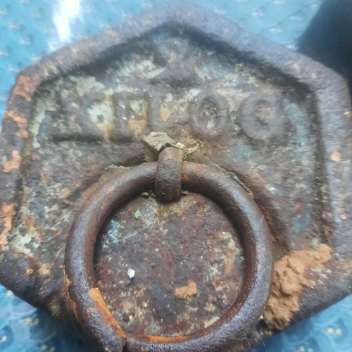 Weights 1 kilo and 2 kilos