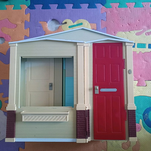 Vintage Mattel dollhouse 2005 like new