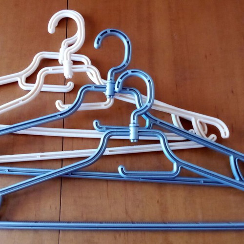 Plastic hangers pack of 8, thick, like new