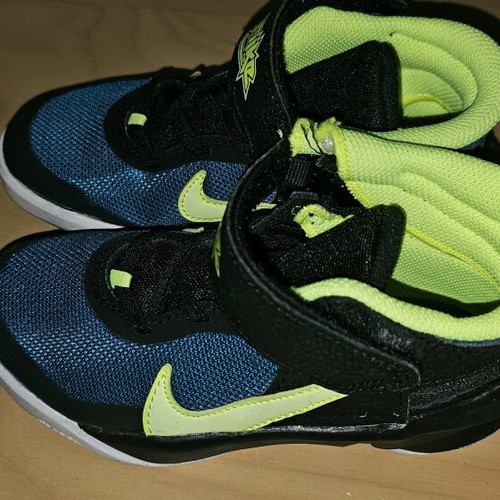 Nike Kids Athletic Shoes Size 28 Like New, Multicolor
