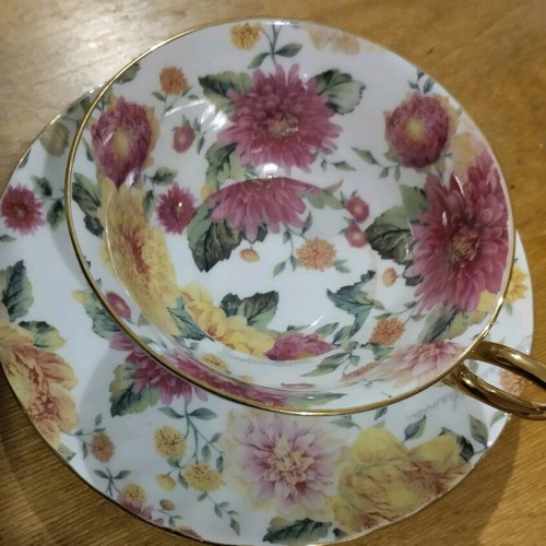 Floral tea cup like new