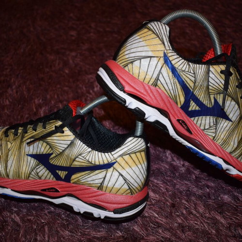 Mizuno Wave Paradox Road Running shoes like new, size 42.5