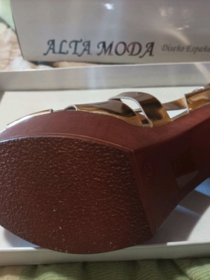 Γυναικεία πέδιλα καινούργια, μέγεθος 41, κίτρινα