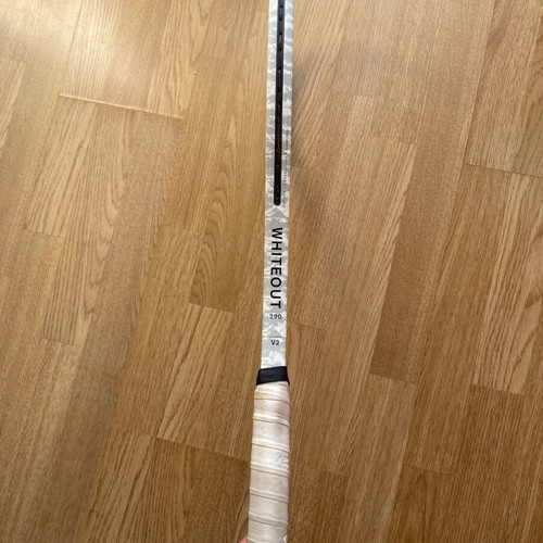 Solinco Whiteout 2025 290gm tennis racket like new