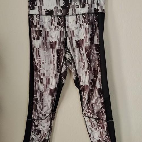 Kyodan capri sports leggings like new, multicolor mesh details