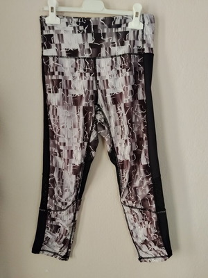 Kyodan capri sports leggings like new, multicolor mesh details