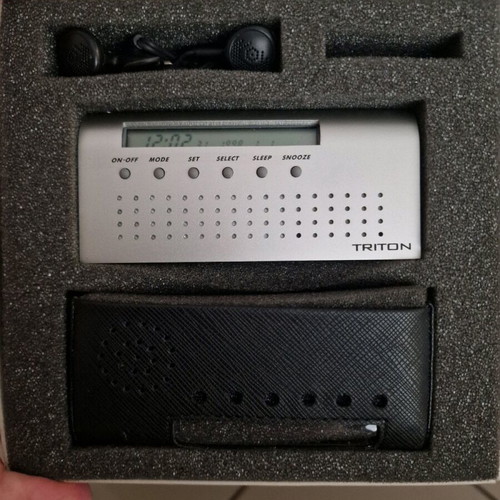 Radio tuner like new, functional, with alarm clock