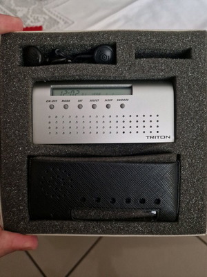 Radio tuner like new, functional, with alarm clock