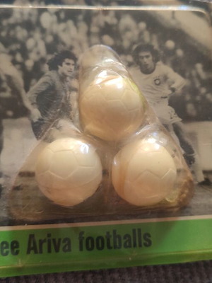 Subbuteo Three Ariva C183 vintage collectible balls used