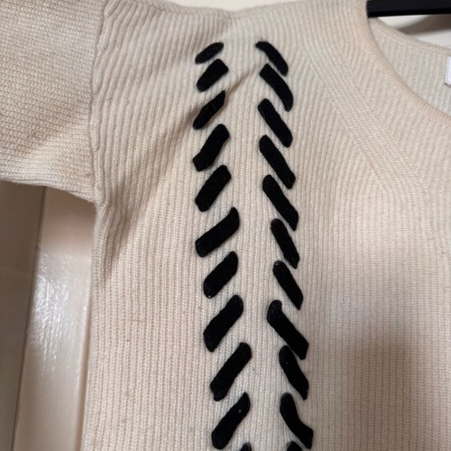 Cashmere sweater 100% used, size Large, black and white