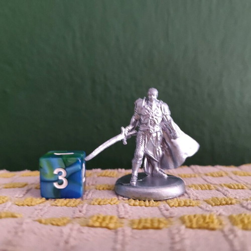 Figure set like new, 4 pieces for role-playing and board games