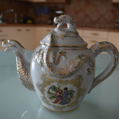 Japanese tea set used, No1, 1 teapot, 1 creamer, 1 sugar bowl, 4 cups with saucers