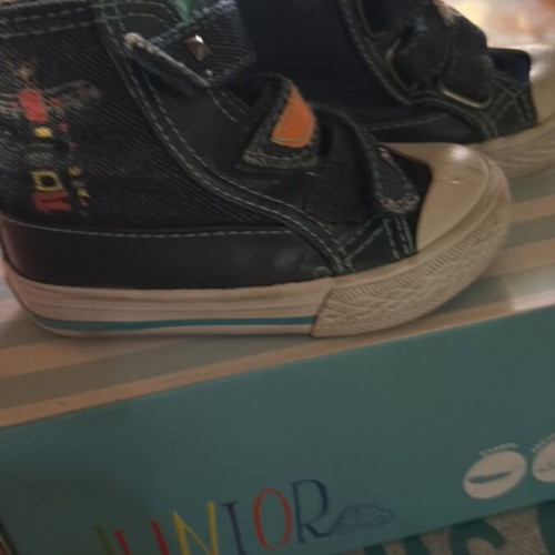 Children's Shoes size 22 like new