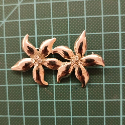 Brooch used, silver flower design