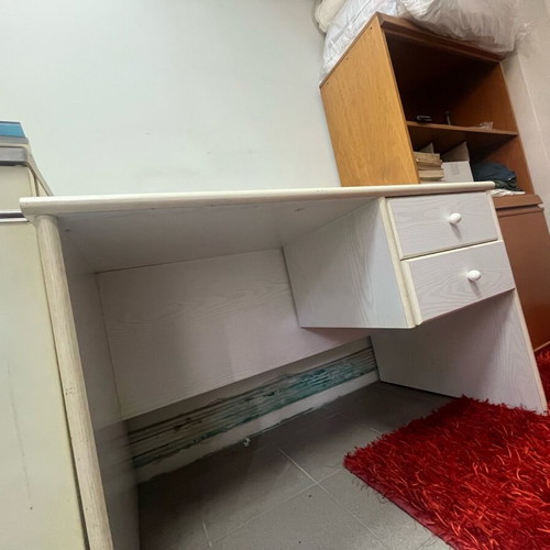 Neoset Desk with Drawers like new