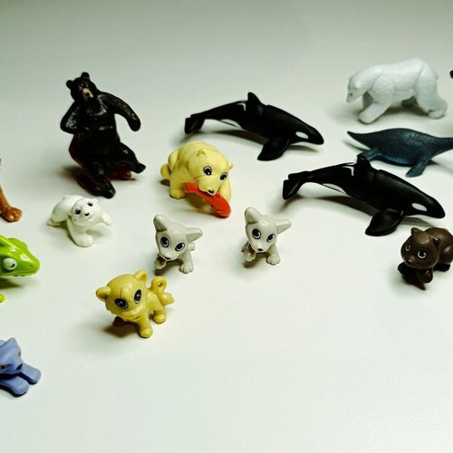 Pack of 59 figures Kinder, Smurfs, Minions, Mickey, Bullyland new