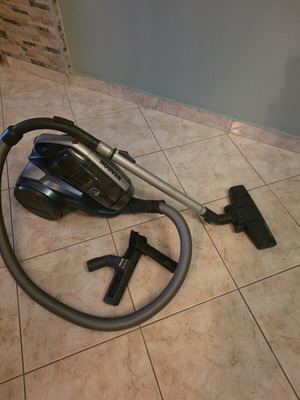 Hoover Khross KS40PAR 011 vacuum cleaner used, 550W, 1.8lt bin