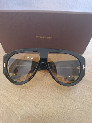 Γυαλιά ηλίου Tom Ford σαν καινούργια, μαύρα